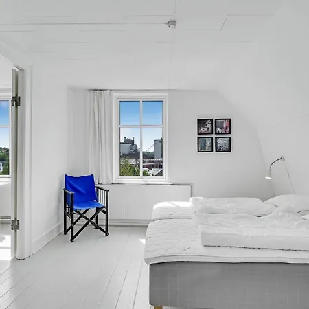 Апартаменты 2 Bedroom Cozy In