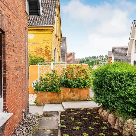 2 Bedroom Cozy In Апартаменты *